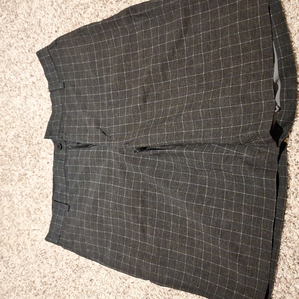 EUC  Nike Golf Shorts Size 34